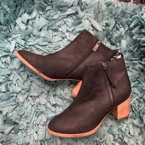 Blondo Nova Waterproof Zipper Bootie